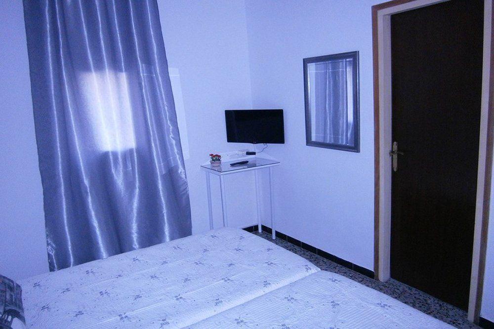 Hostal Don Pepe Figueres  Dış mekan fotoğraf